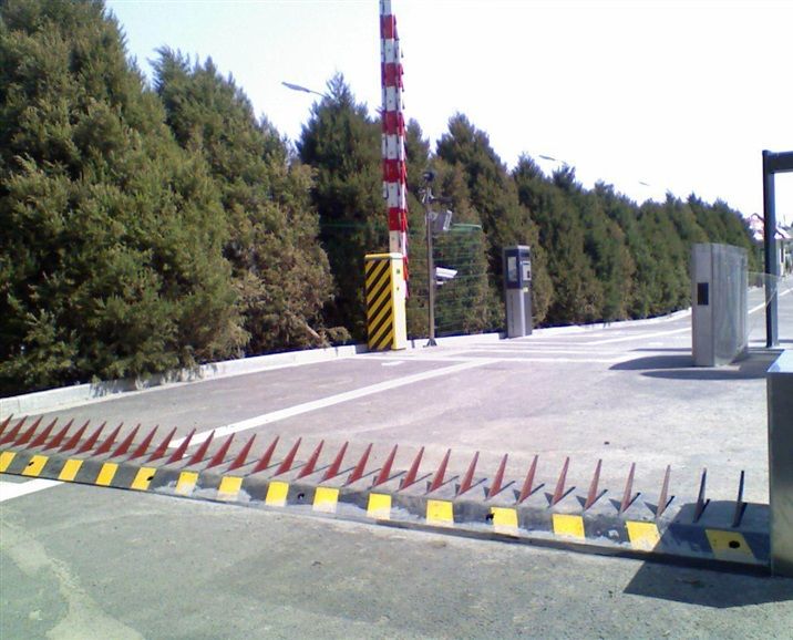 破胎路障