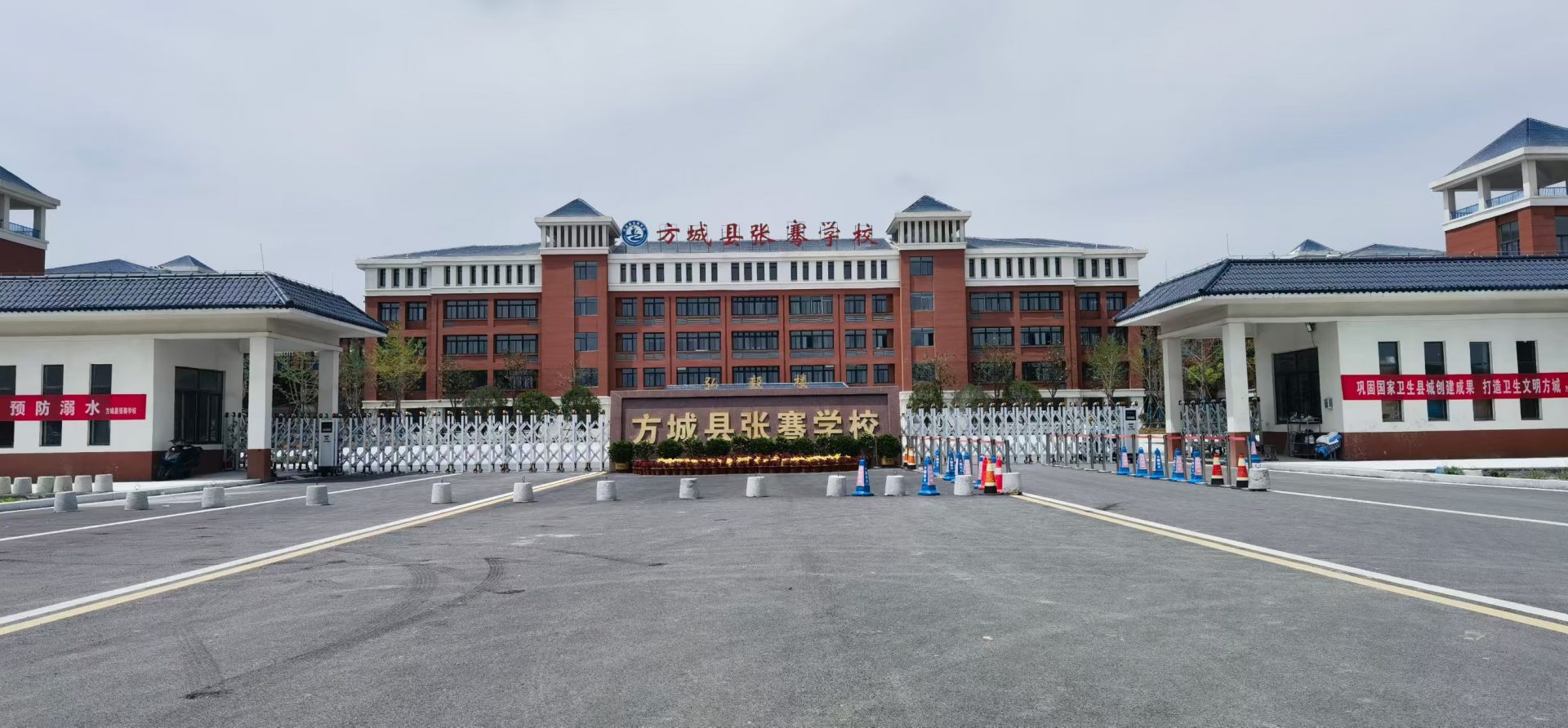 方城县张骞学校伸缩门项目